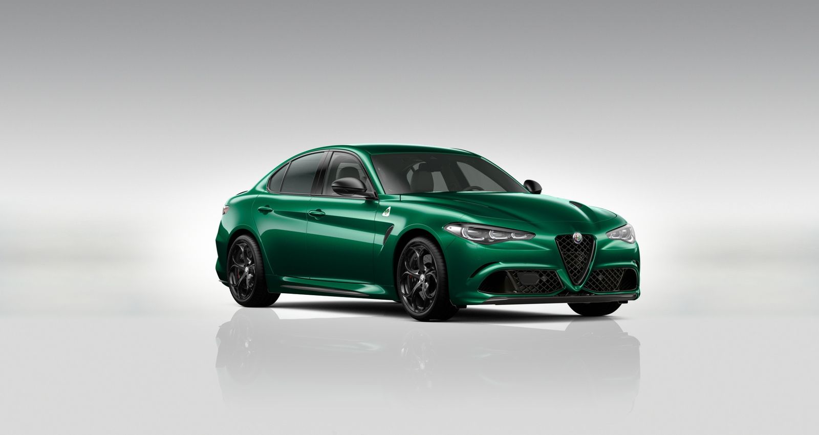 Alfa Romeo Giulia QV 2.9 V6 Bi-Turbo (520PS)|AKRAPO|SPARCO