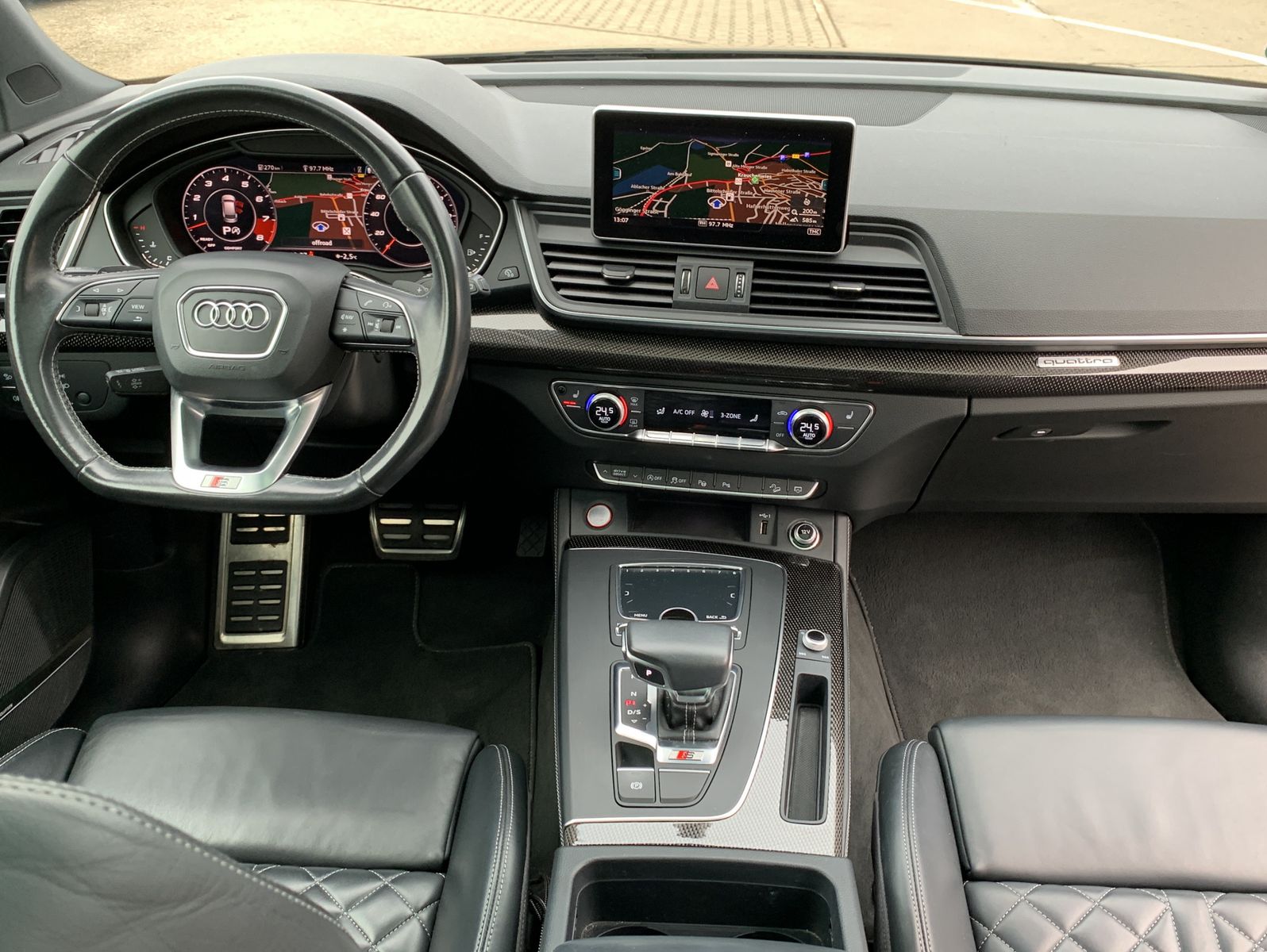 Fahrzeugabbildung Audi SQ5 3.0 TSI 3x S-Line|PANO|R-KAMERA|LUFT|B&O|21"